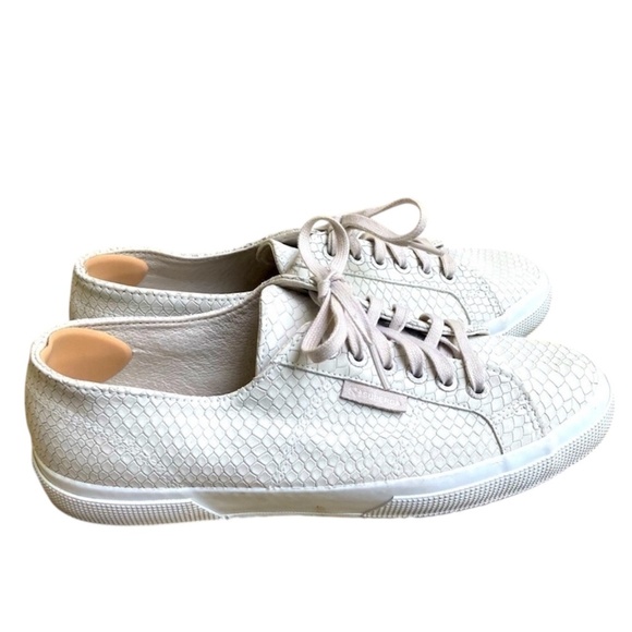 Women’s Superga Crocodile Pattern Cream Sneakers Size 9 - Picture 2 of 7